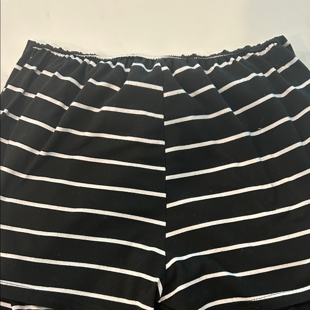 Elegant Off-Shoulder Black and White Striped Jumpsuit - Picture 5 of 5